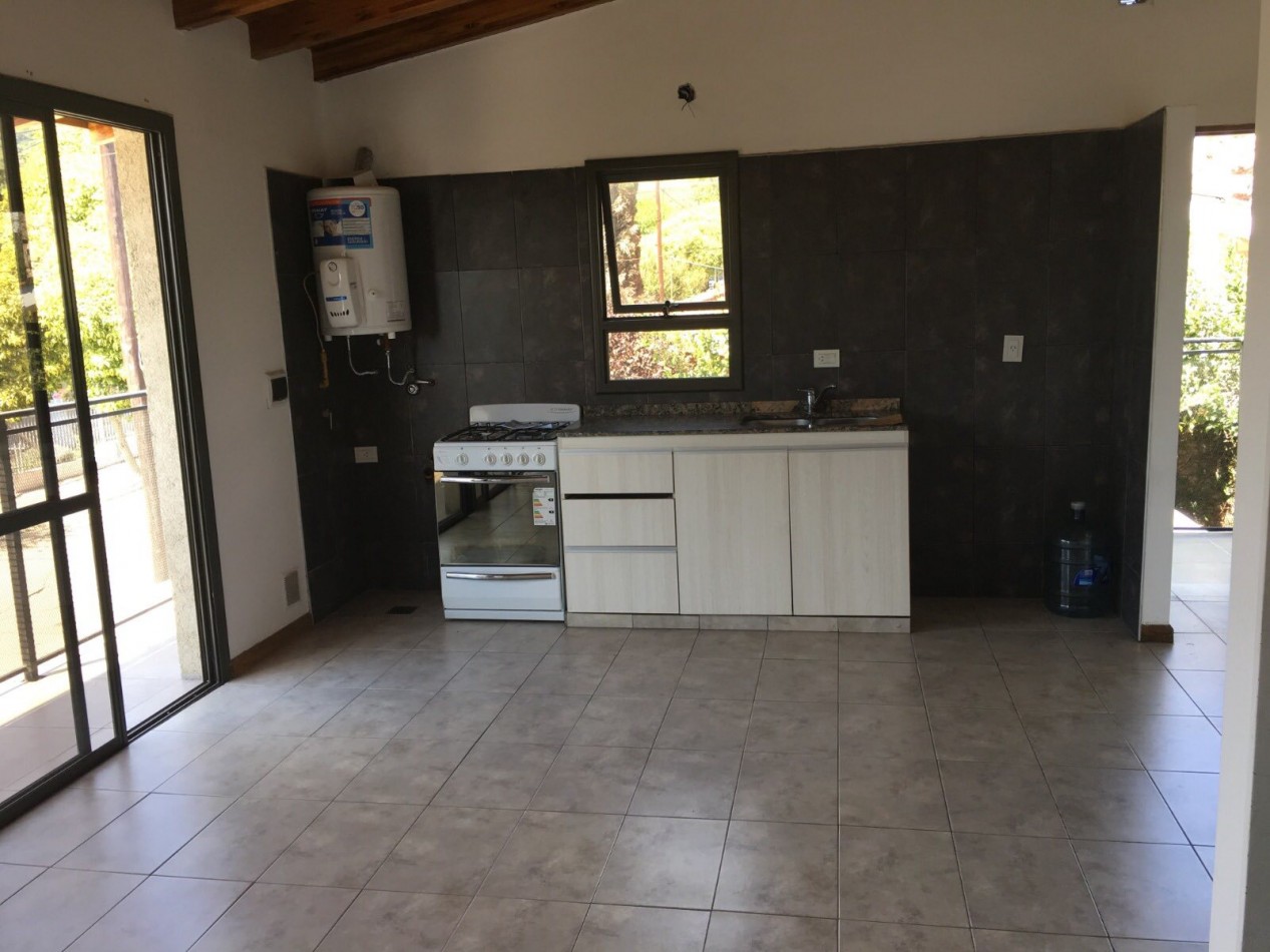 DEPARTAMENTO  A LA CALLE CON BALCON Y COCHERA