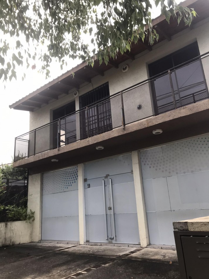 DEPARTAMENTO  A LA CALLE CON BALCON Y COCHERA