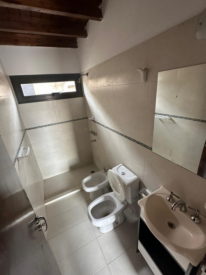DEPARTAMENTO CON BALCON Y  COCHERA 
