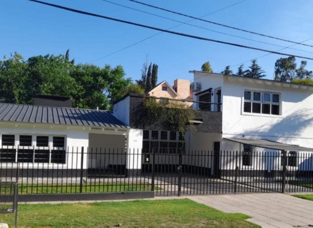 CASA DE CATEGORIA COSTA AZUL