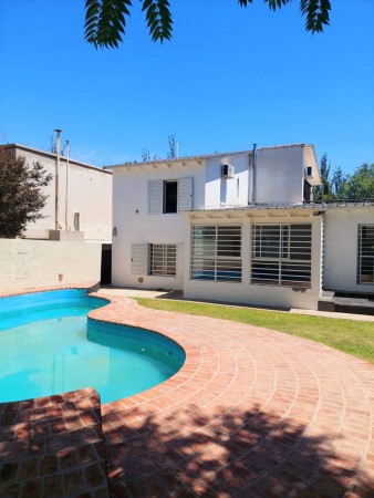 CASA DE CATEGORIA COSTA AZUL