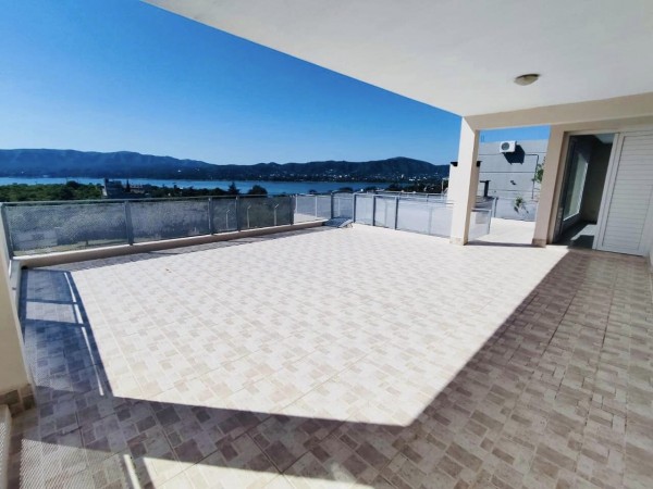 CASA GRANDE  VISTA  AL LAGO DE CATEGORIA