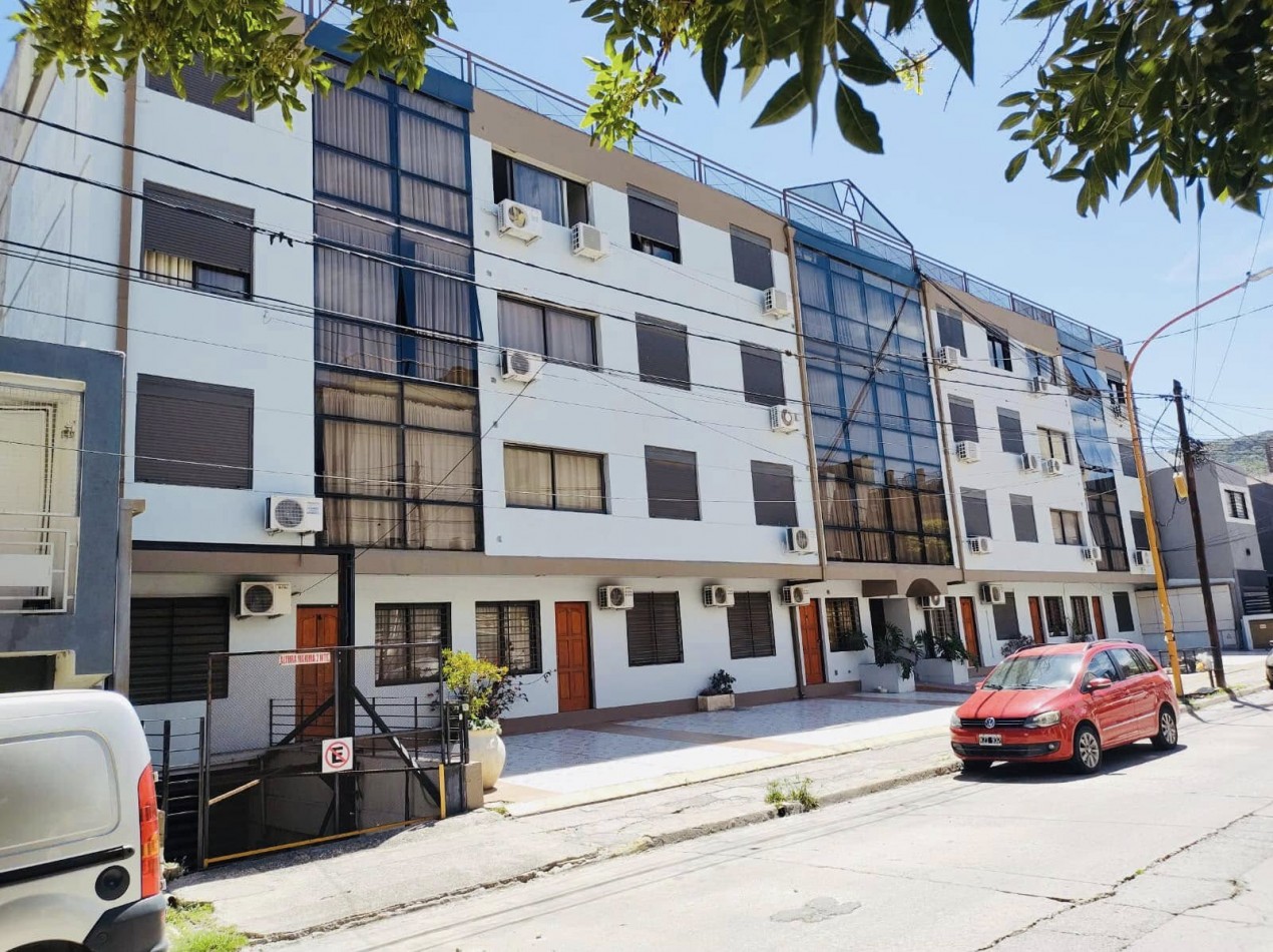 DEPARTAMENTO A LA CALLE  1 DOR COCHERA PILE CENTRICO