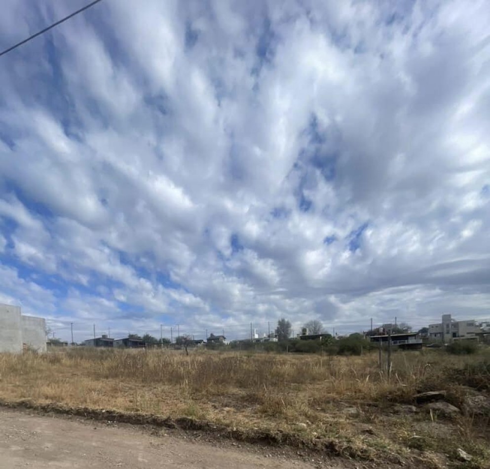 LOTE 800m PLANO CON ESCRITURA LUZ AGUA MEJOR MANZANA DE  VALLE DEL SOL