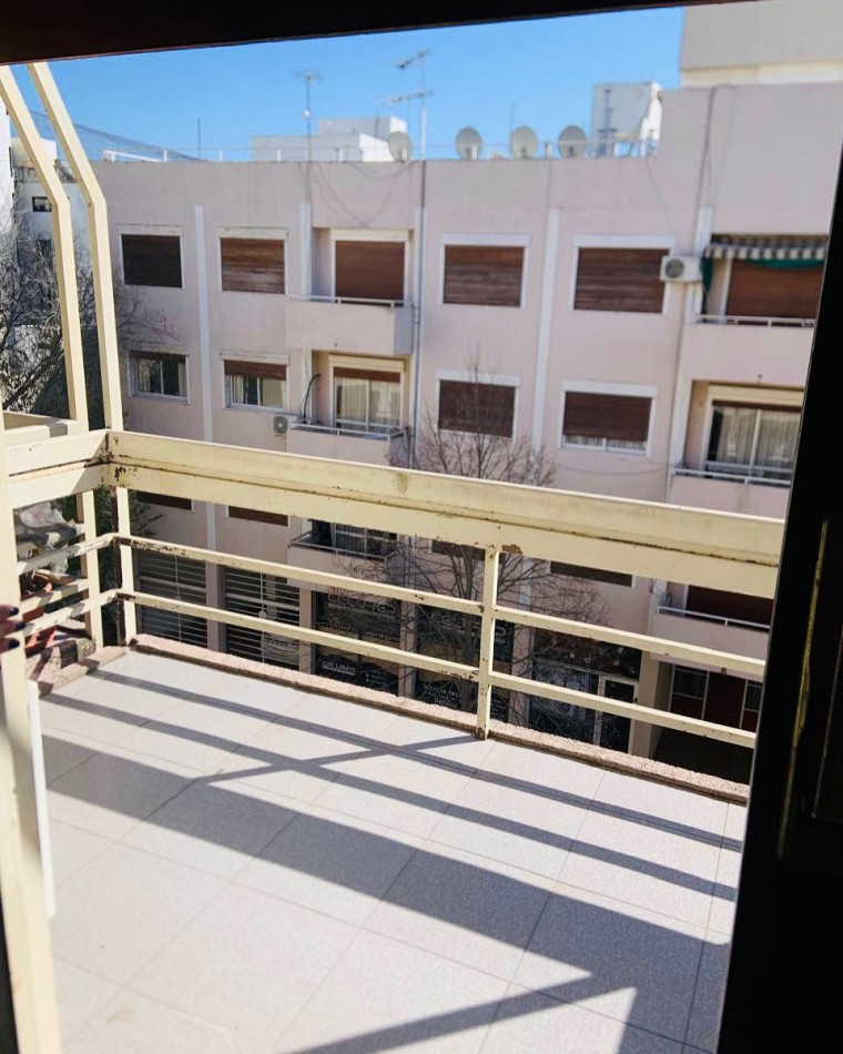 DEPARTAMENTO CON BALCON A LA CALLE DE  DOS DOR Y COCHERA 