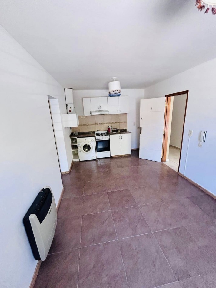 DEPARTAMENTO PB A LA CALLE 1 DOR  COCHERA