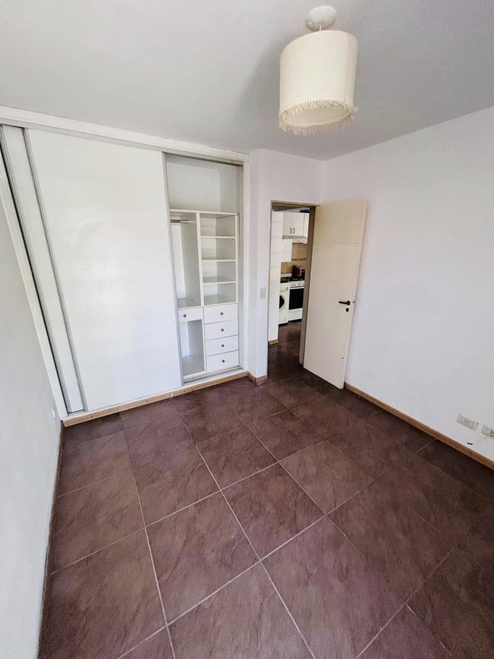 DEPARTAMENTO PB A LA CALLE 1 DOR  COCHERA