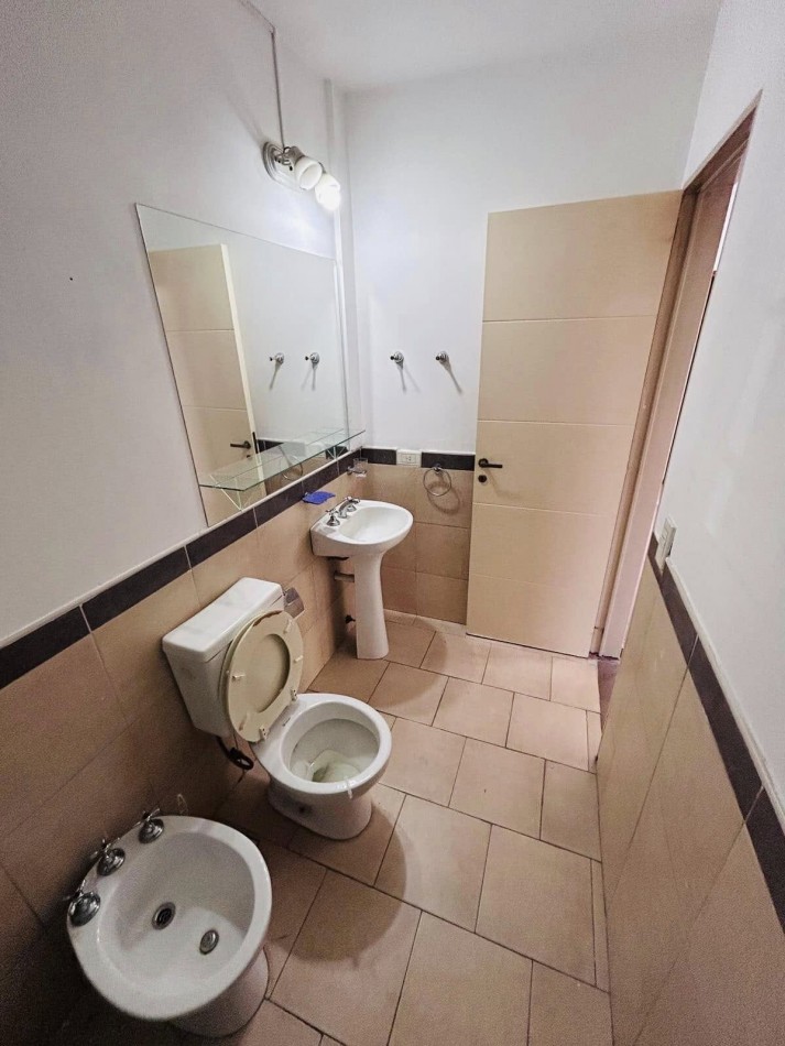 DEPARTAMENTO PB A LA CALLE 1 DOR  COCHERA
