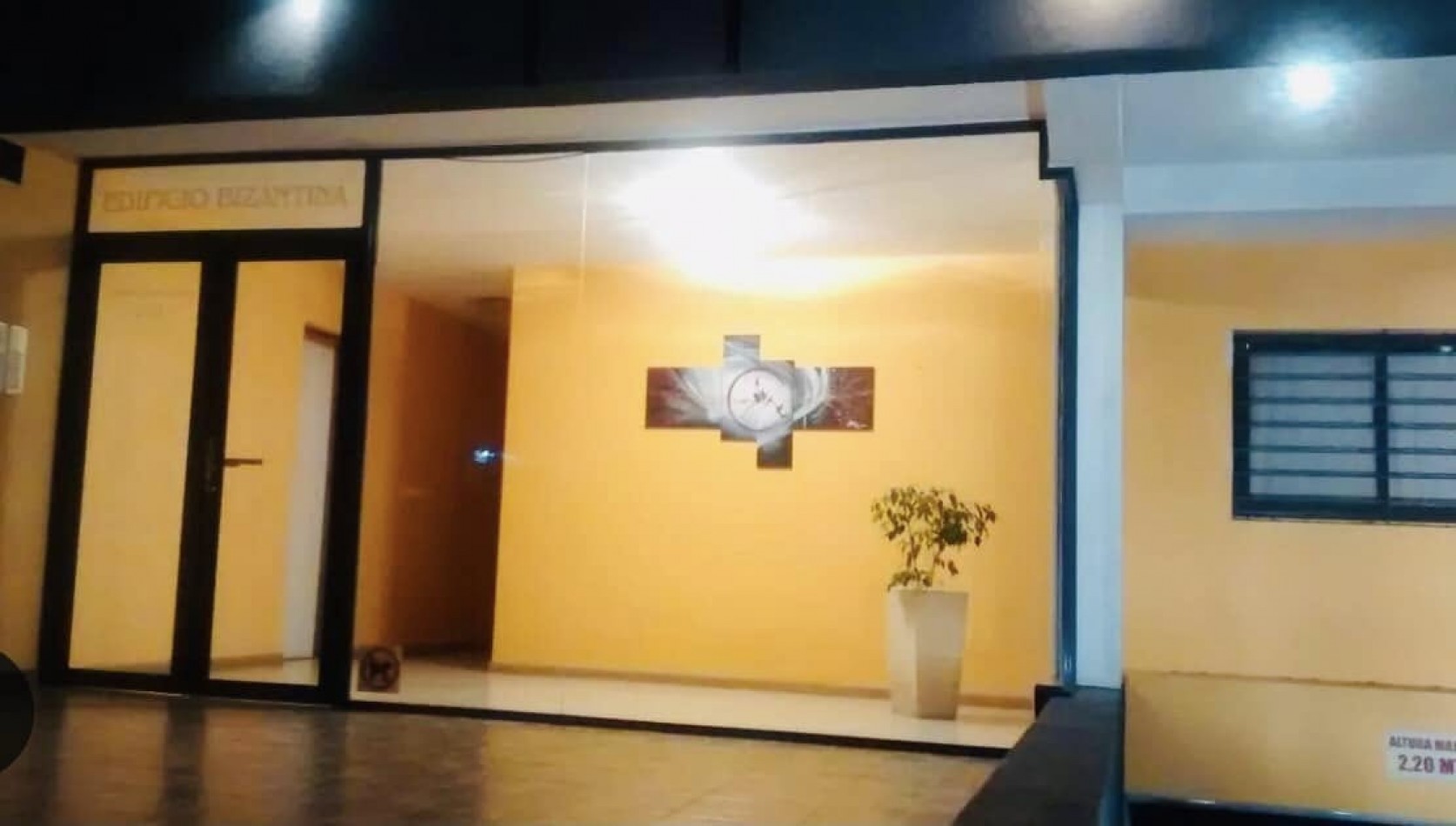 DEPARTAMENTO PB A LA CALLE 1 DOR  COCHERA