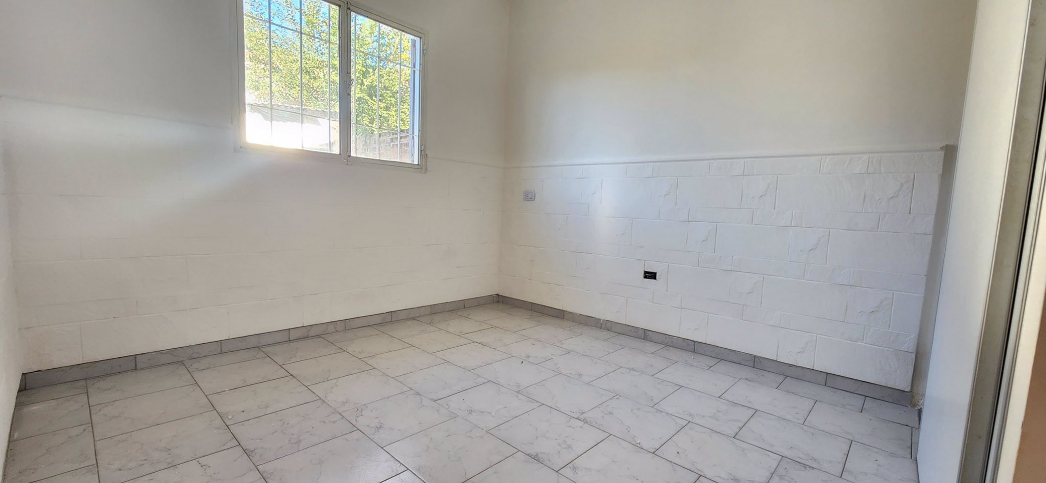 CASA NUEVA CON PATIO 