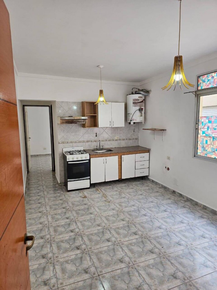 DEPARTAMENTO  1 dormitorio EN EL CENTRO CON ESCRITURA RECICLADO