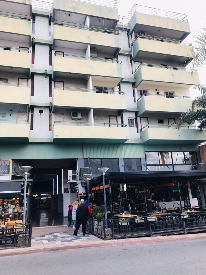 DEPARTAMENTO EN GALERIA PLENO CENTRO