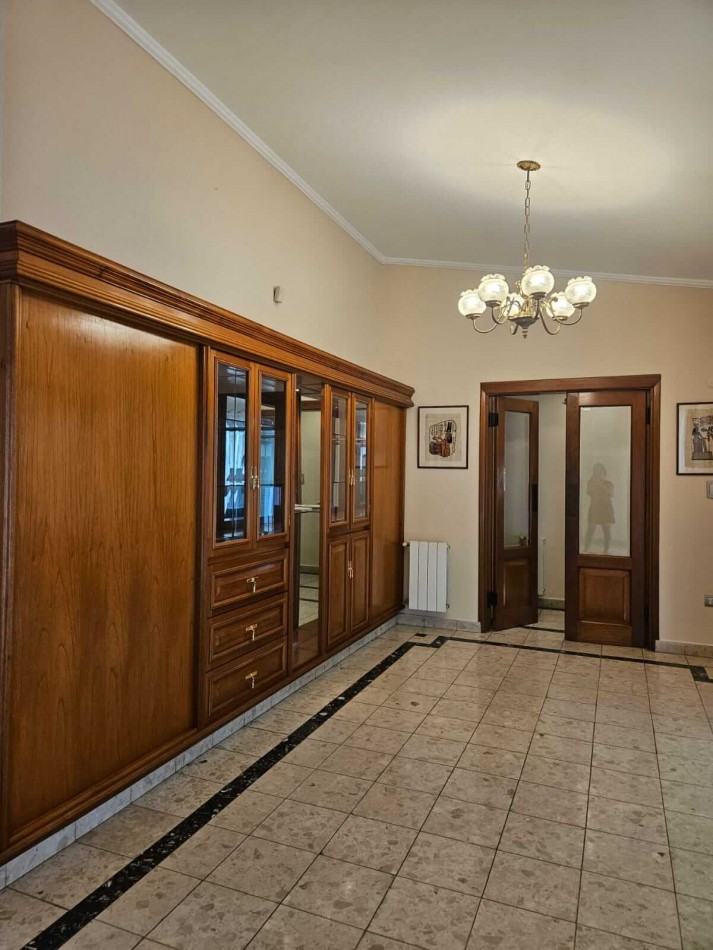 Casa en VENTA a 5 cuadras del centro - villa carlos paz 3 dormitorios + oficina/consultorio indep