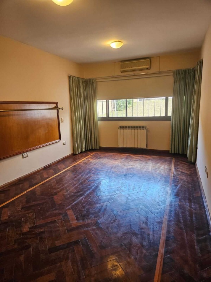 Casa en VENTA a 5 cuadras del centro - villa carlos paz 3 dormitorios + oficina/consultorio indep