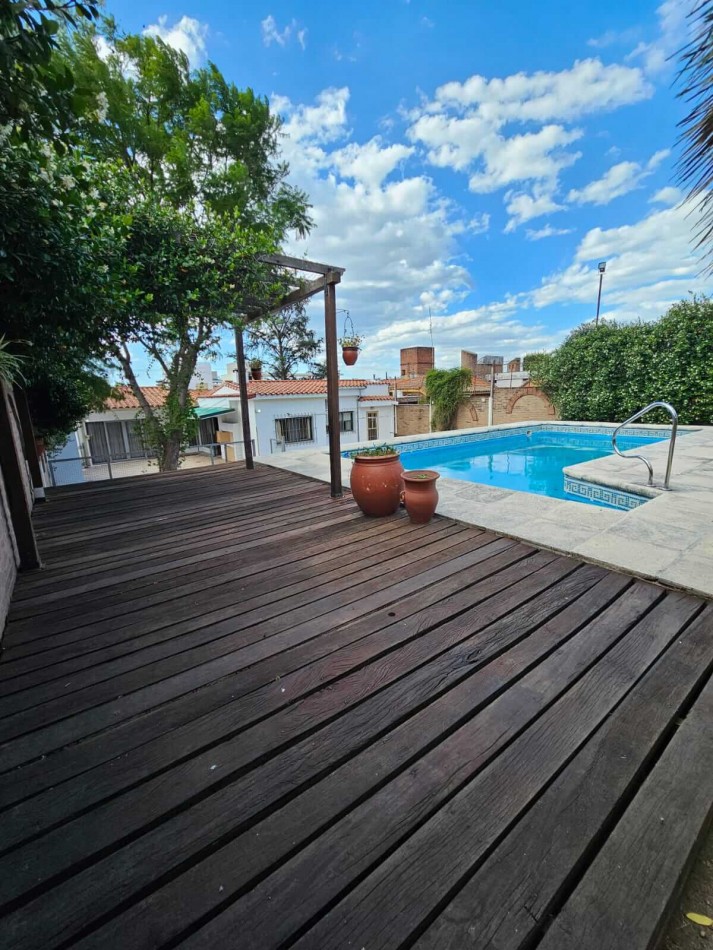 Casa en VENTA a 5 cuadras del centro - villa carlos paz 3 dormitorios + oficina/consultorio indep