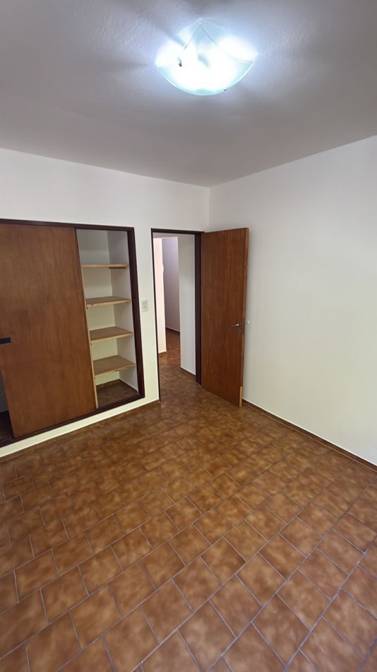 DEPARTAMENTO CON BALCON A LA CALLE 