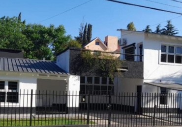 CASA DE CATEGORIA COSTA AZUL
