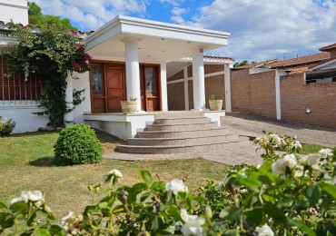 Casa en VENTA a 5 cuadras del centro - villa carlos paz 3 dormitorios + oficina/consultorio indep
